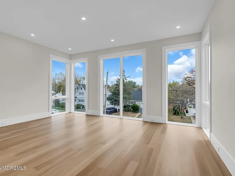 19 Clarence Ave — Photo 23