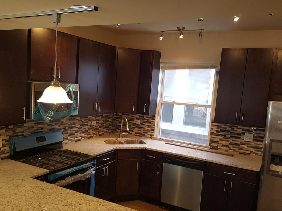 1st image of 3839 W Roscoe St #2E