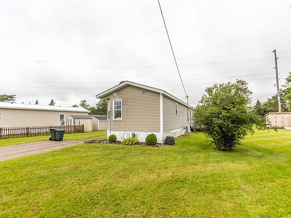 3rd image of 8 Lorne Cres