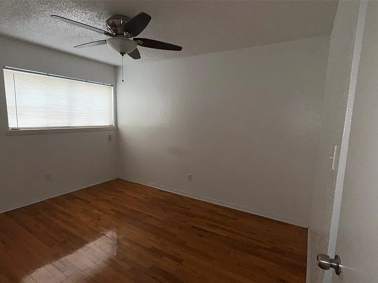 4921 Crawford St #19 — Photo 5