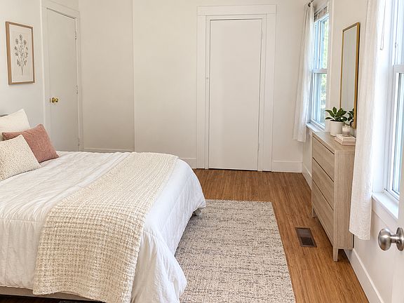 5th image of 15 Pleasant St #15B