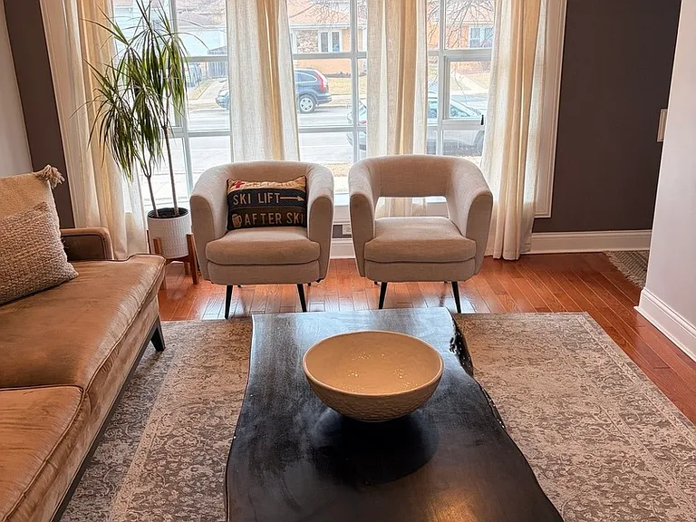 4605 Prairie Ave — Photo 3