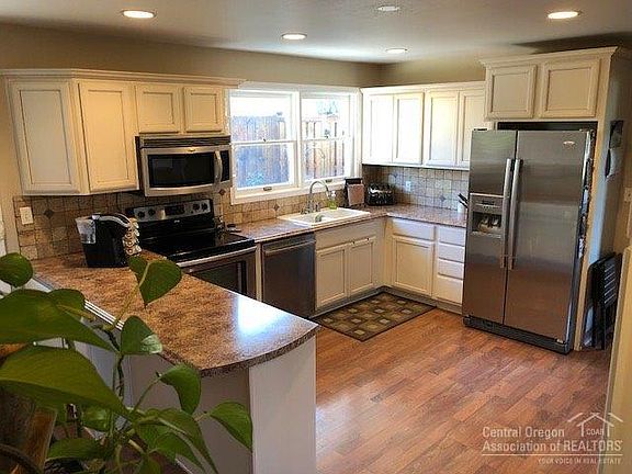 5th image of 1301 NE Del Norte Ave