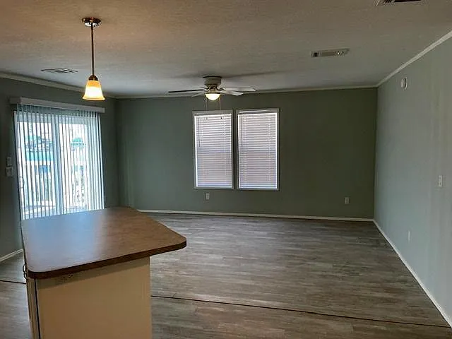 3 bed, 1200 sqft, $2,000 — Photo 4