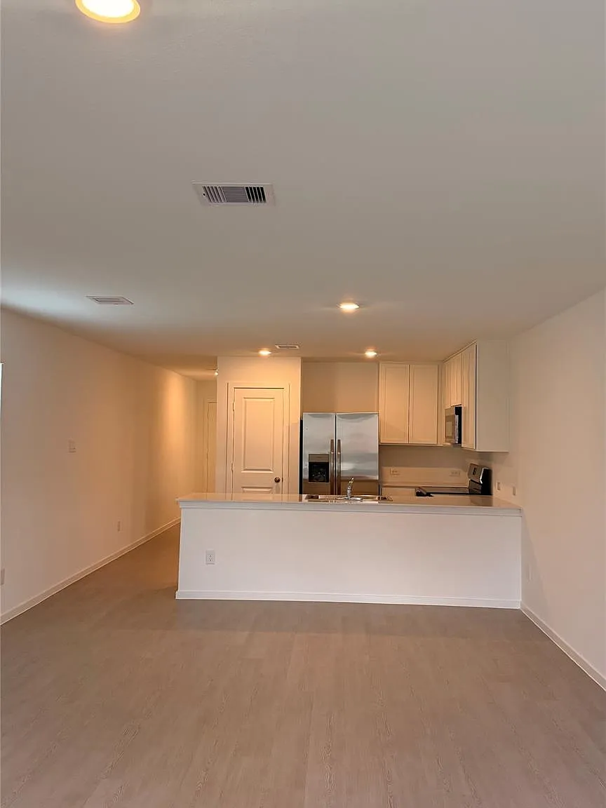 3 bed, 2.0 bath, 1409 sqft, $1,790 — Photo 4