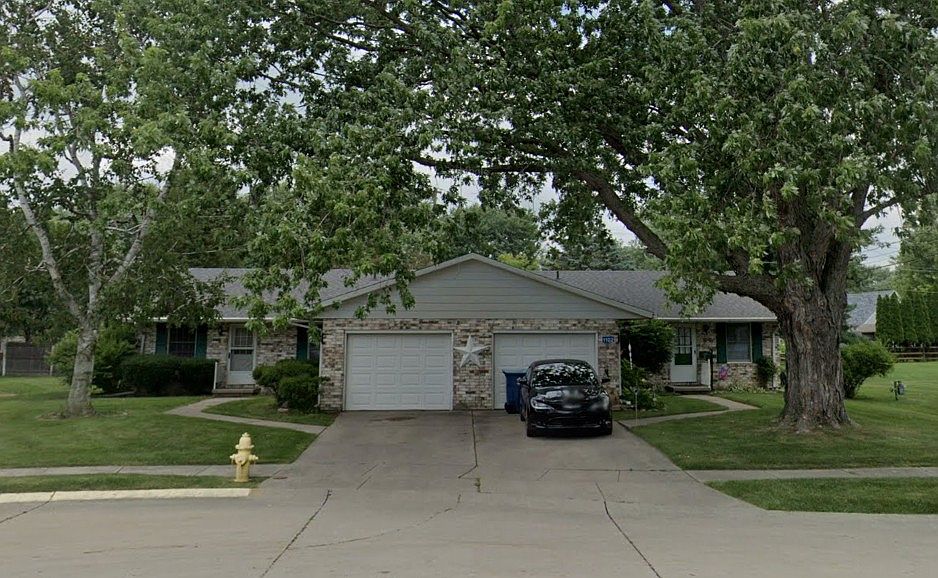 1st image of 1104 Maple Ct #1104