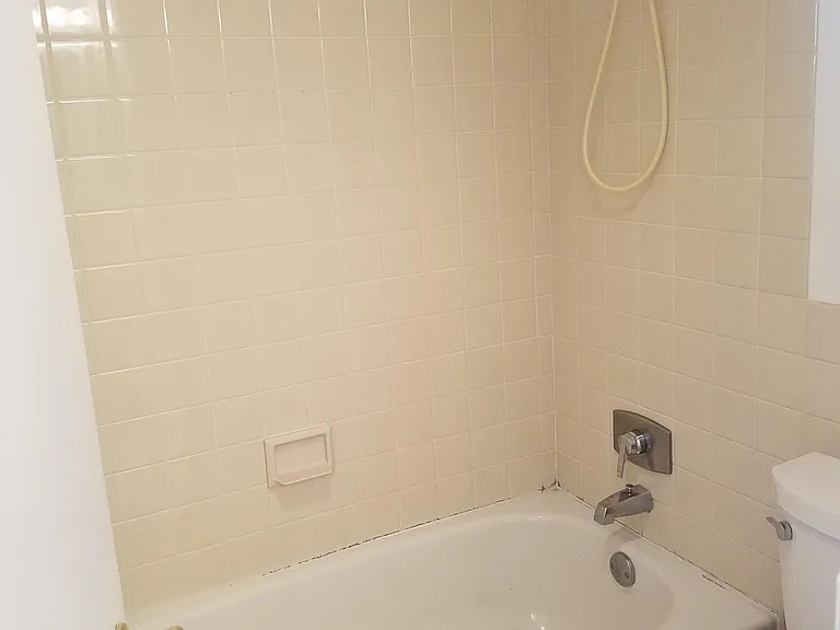 221 Head House Ct — Photo 15