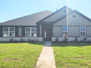 18 Gemstone Ct, Angleton, TX 77515