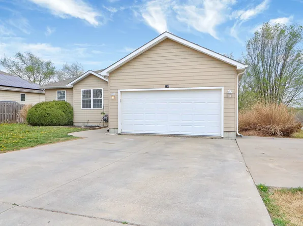 731 Tallgrass Dr, Junction City, KS 66441