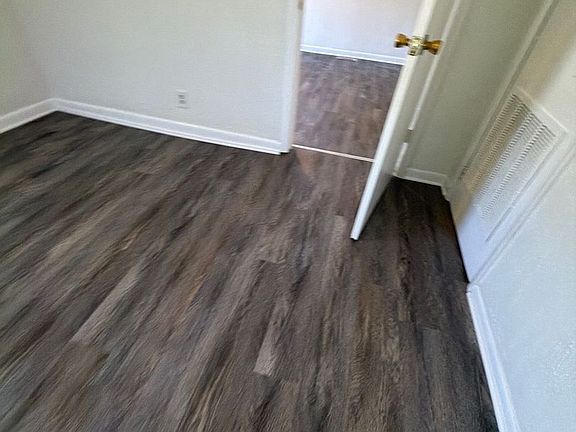 4th image of 1315 W 10th St