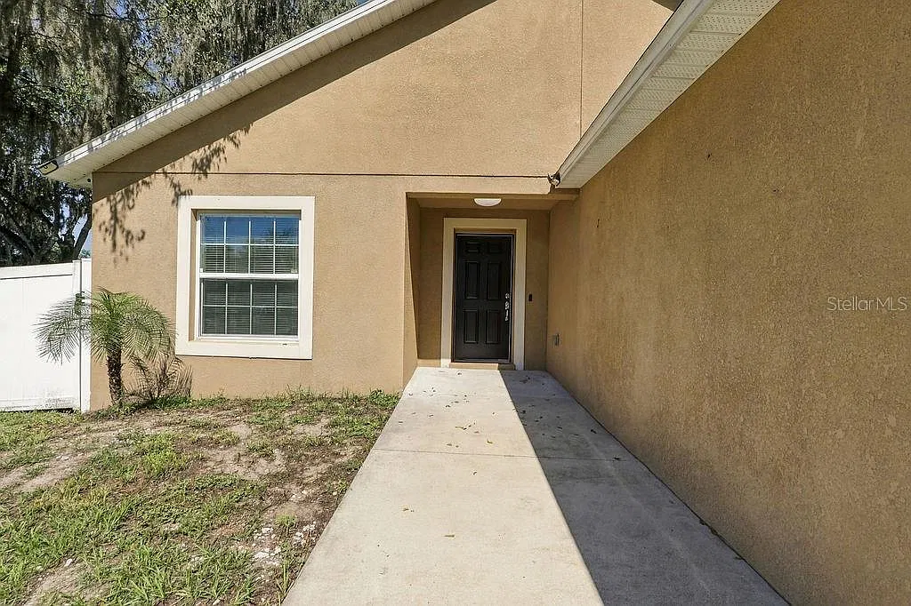 3 bed, 2.0 bath, 1504 sqft, $2,300 — Photo 2