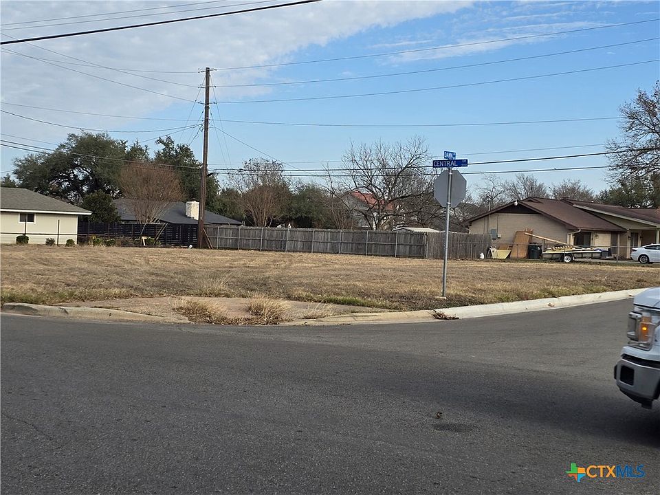 1st image of 204 E Central Dr