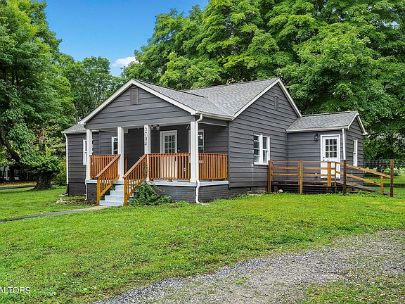 5th image of 5704 NW Woodale Dr