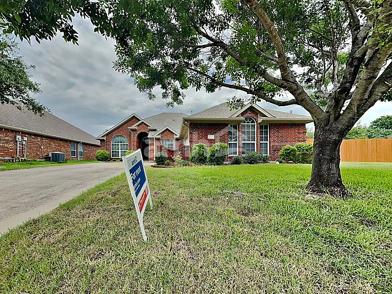 1325 Tanglevine Ln — Photo 1