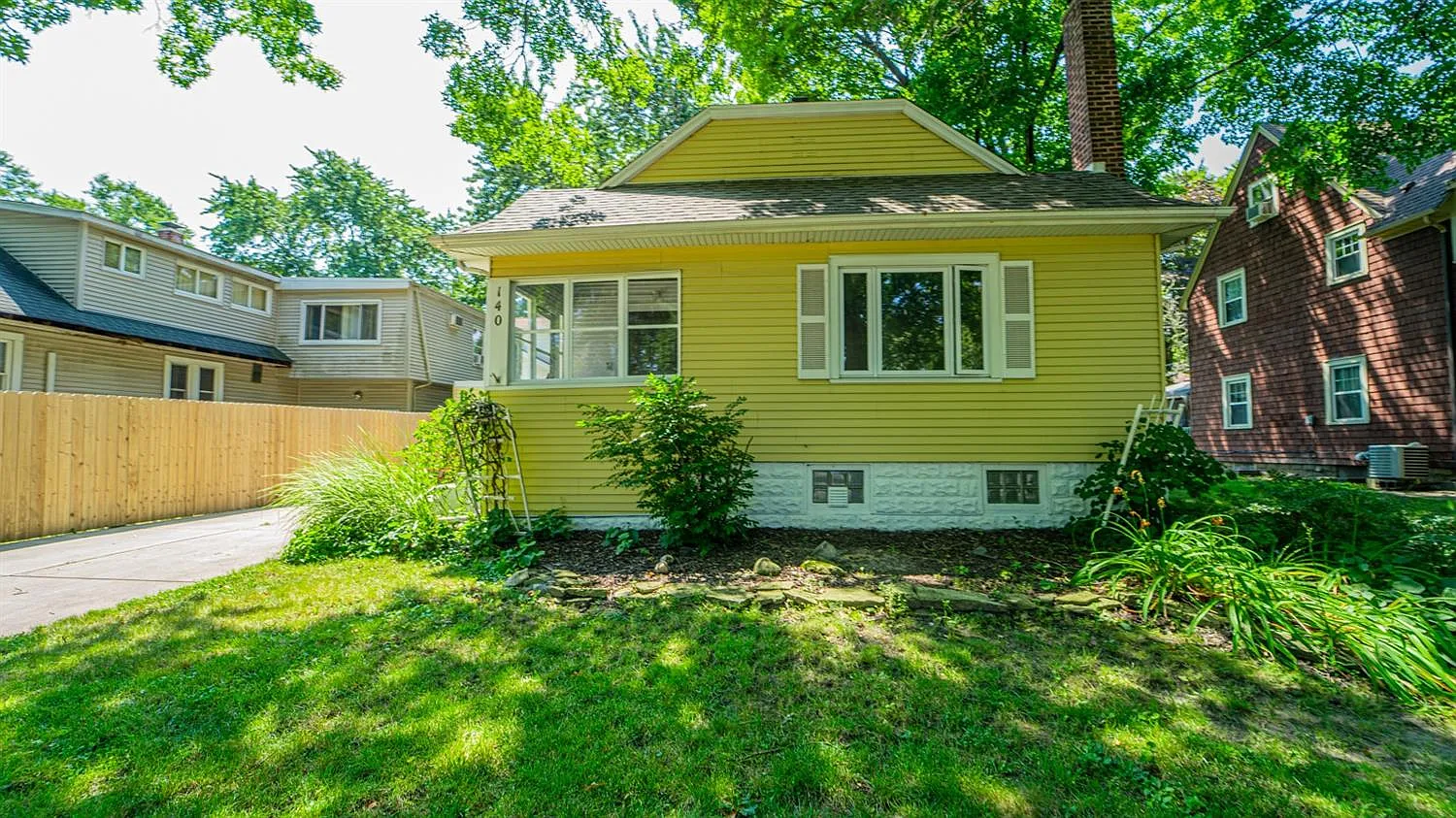 140 Elmwood Pl photo 1