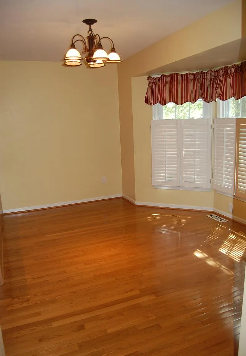4 bed, 2.5 bath, 2354 sqft, $2,900 — Photo 4