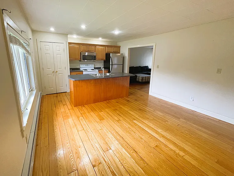 Kitchen & Dining Area