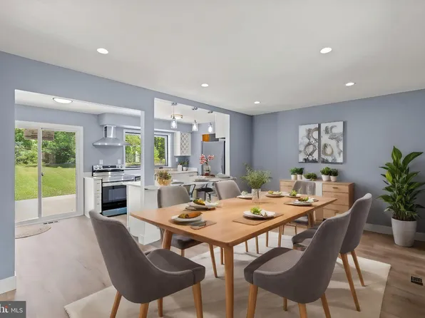 101 Arbor Meadow Dr, Sicklerville, NJ 08081