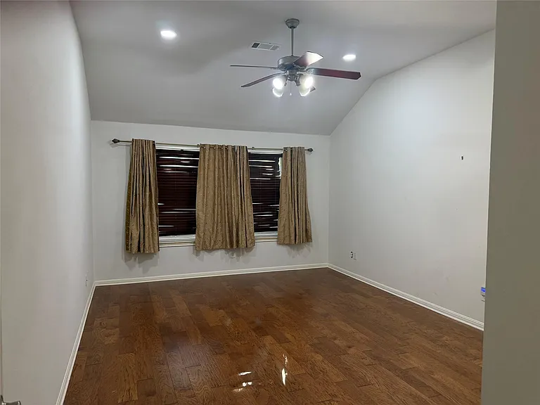 15228 Fernhill Dr — Photo 4