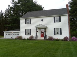 33 Stratton Rd, Williamstown, MA 01267