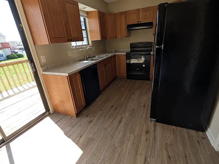 841 E Pinewood St — Photo 4