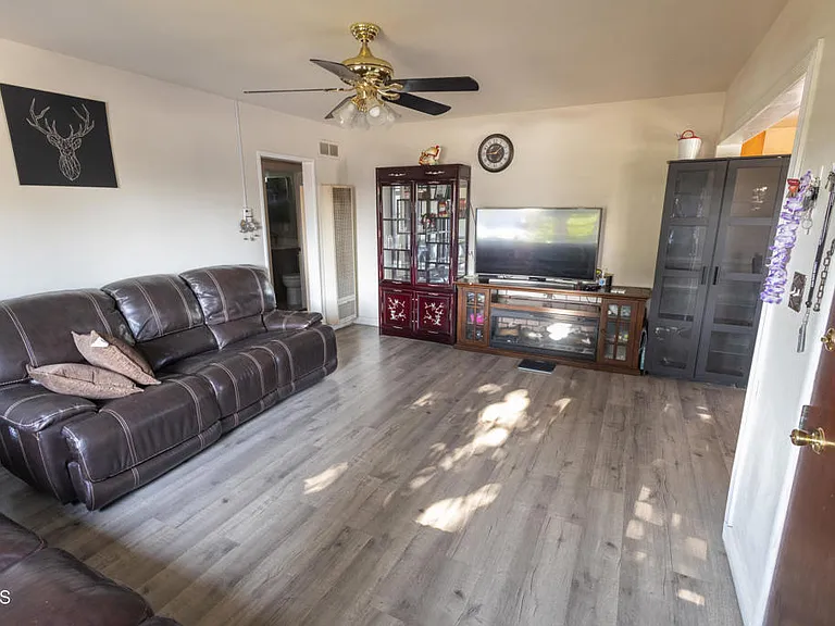 416 N Ellen Dr — Photo 3