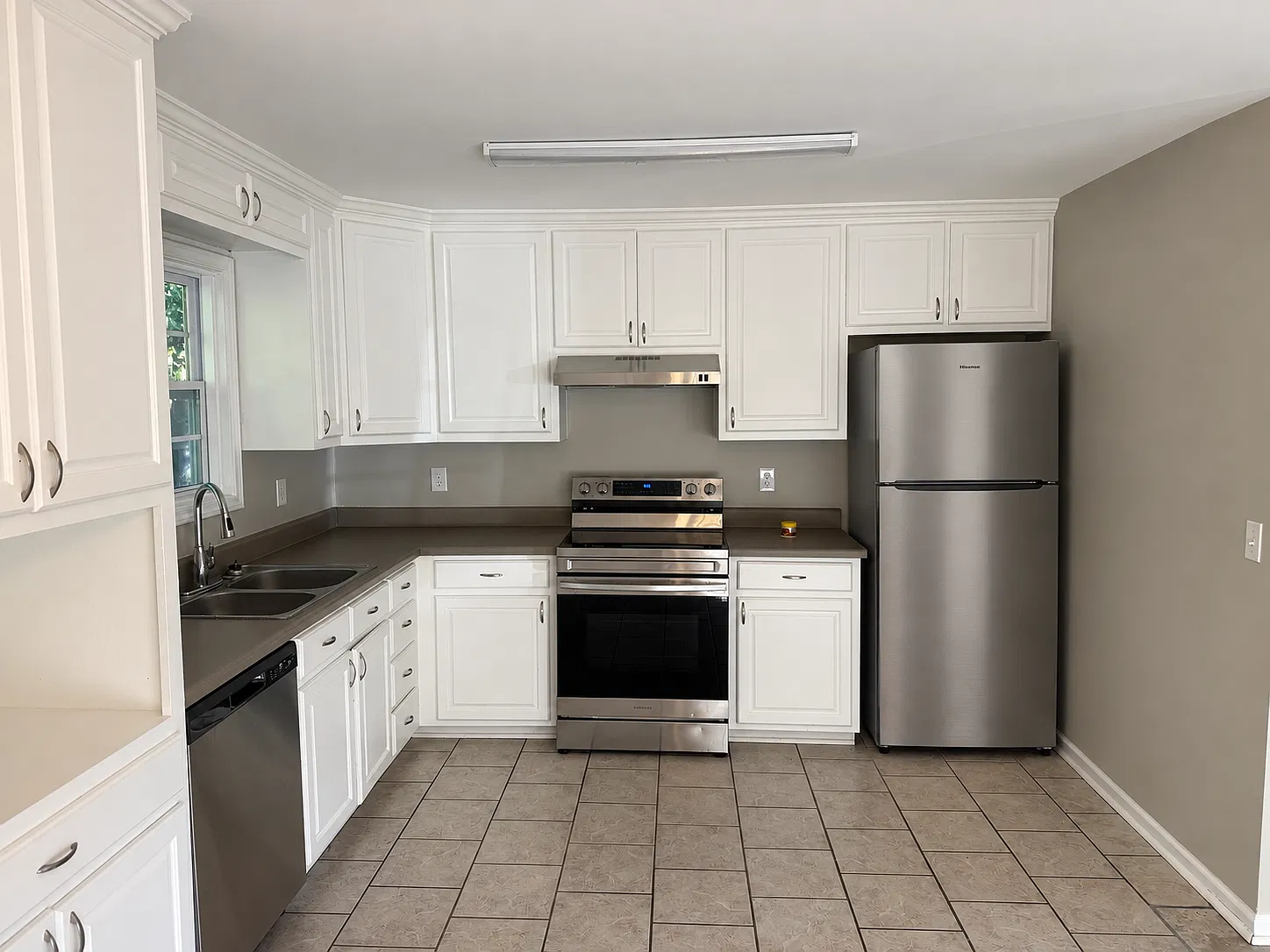 3 bed, 1078 sqft, $1,850 — Photo 4