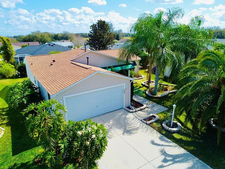 17477 SE 74th Seabrook Ct — Photo 1