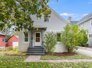 935 N Main St, Naperville, IL 60563