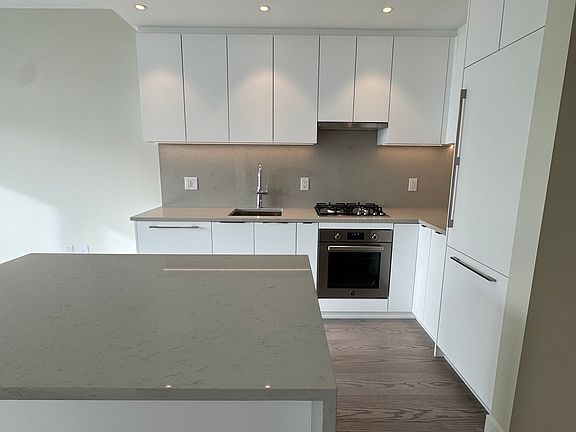 5th image of 6138 Birney Ave #503