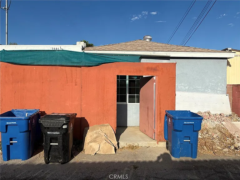 7501 1/2 Corbin Ave — Photo 20