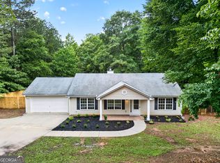 48 Fawn Dr, Grantville, GA 30220