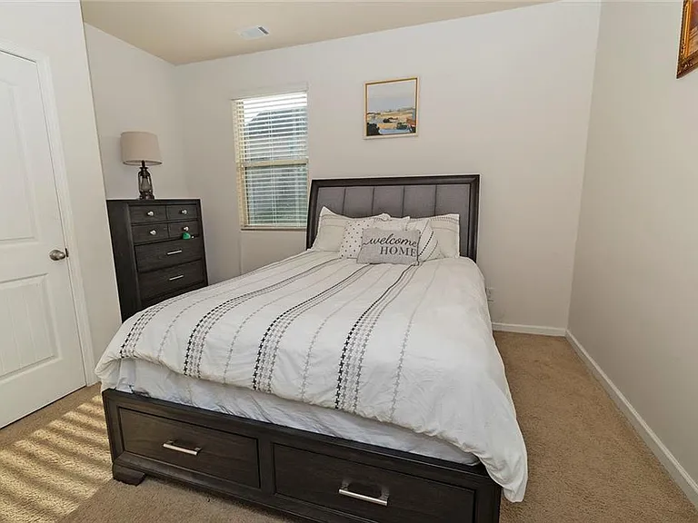 2084 Sawgrass Dr — Photo 12