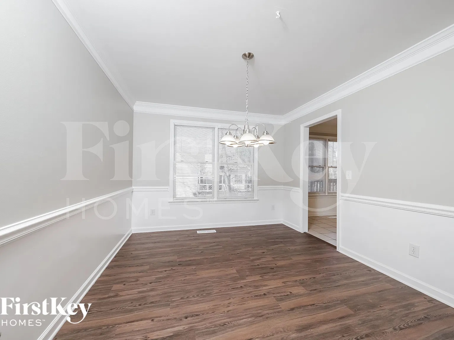 4 bed, 2.5 bath, 1958 sqft, $2,320 — Photo 4