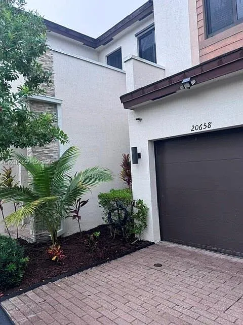 3 bed, 2.5 bath, 1378 sqft, $3,600 — Photo 2