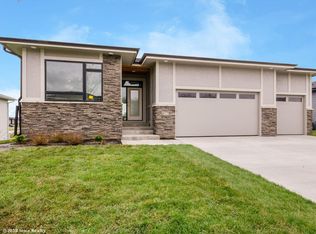 855 NE Badger Ln, Waukee, IA 50263