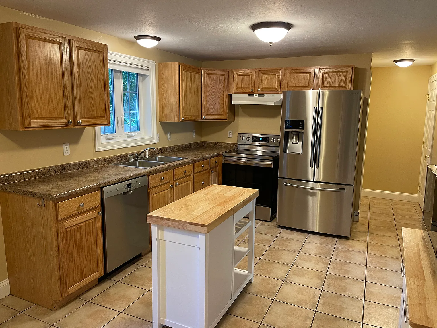 2 bed, 1.5 bath, 1152 sqft, $2,400 — Photo 3