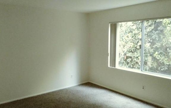 3rd image of 901 S Sherbourne Dr APT 103