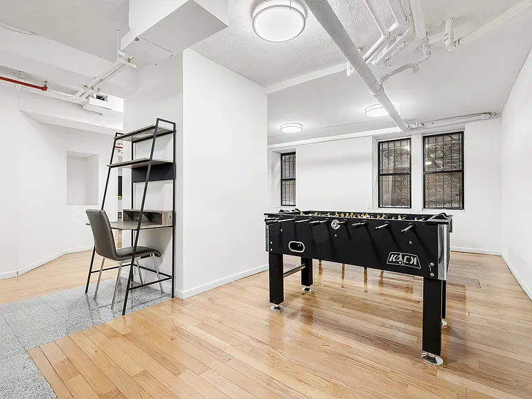 341 W 45th St #/511 — Photo 7