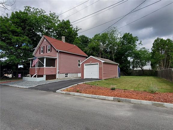 3rd image of 29 Magnolia St E