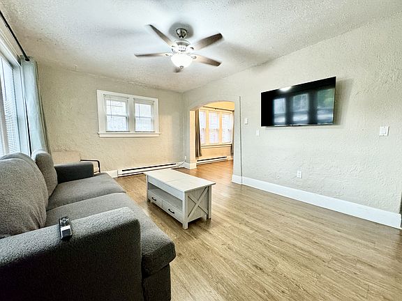 4th image of 1928 W Capitol Dr #4