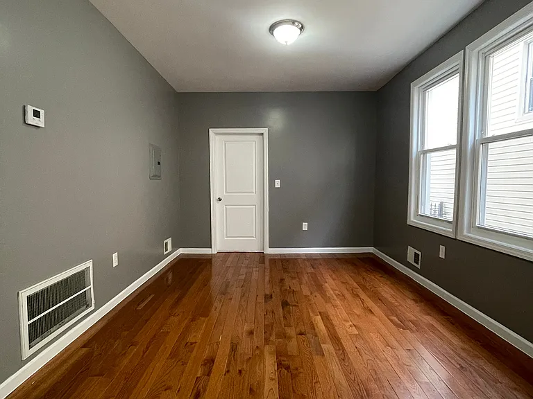 550 Garfield Ave #2F — Photo 2