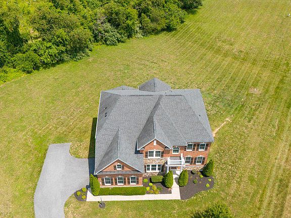 4th image of 555 Parkland Rd