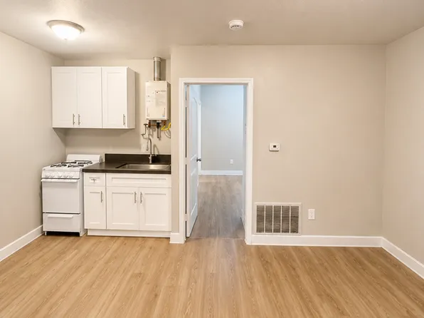 928 W 83rd St #4, Los Angeles, CA 90044