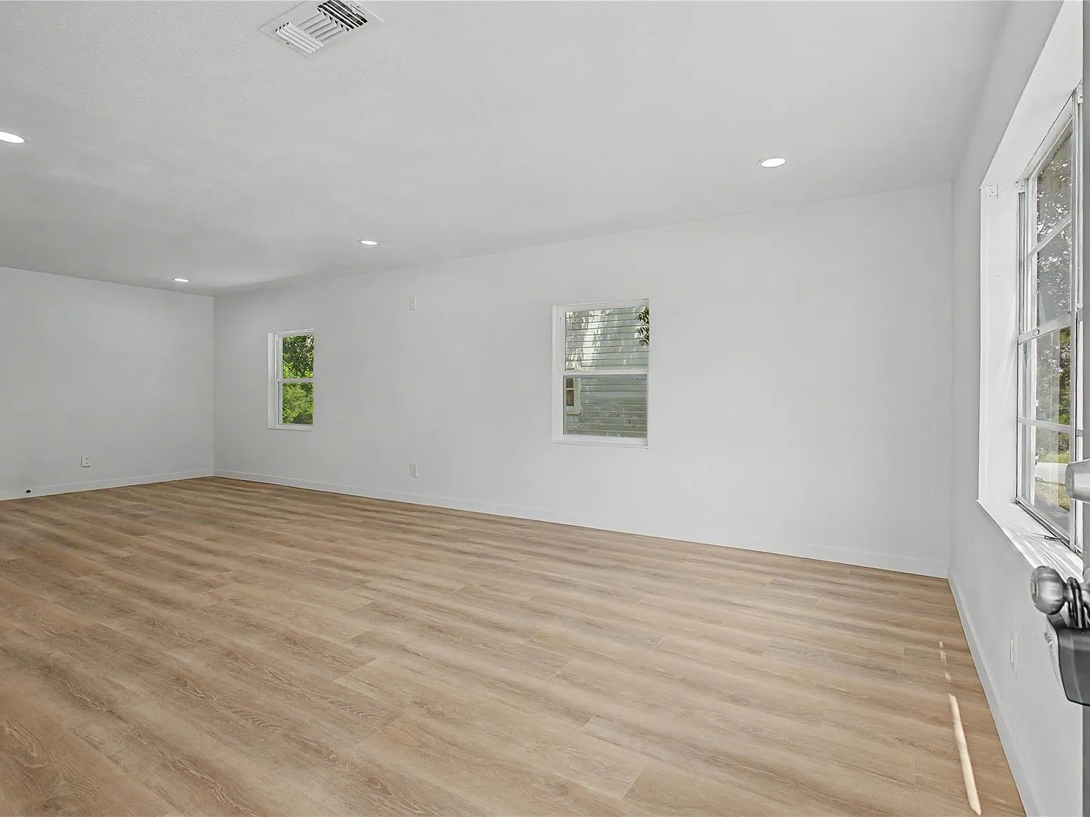 3 bed, 2.0 bath, 1173 sqft, $1,400 — Photo 4