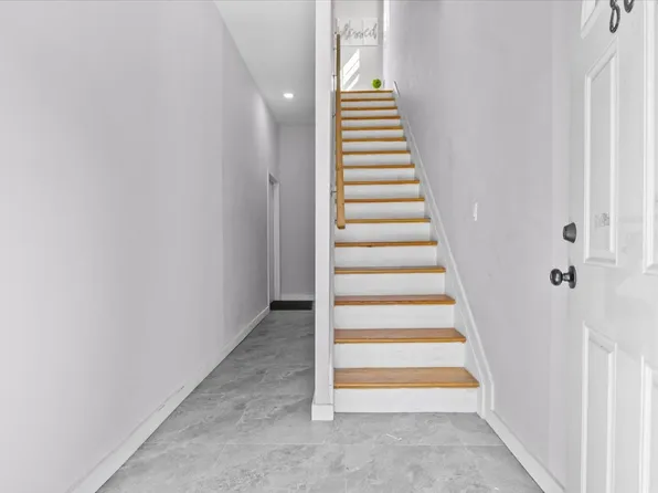 807 Elsmere Place image 3 of 15