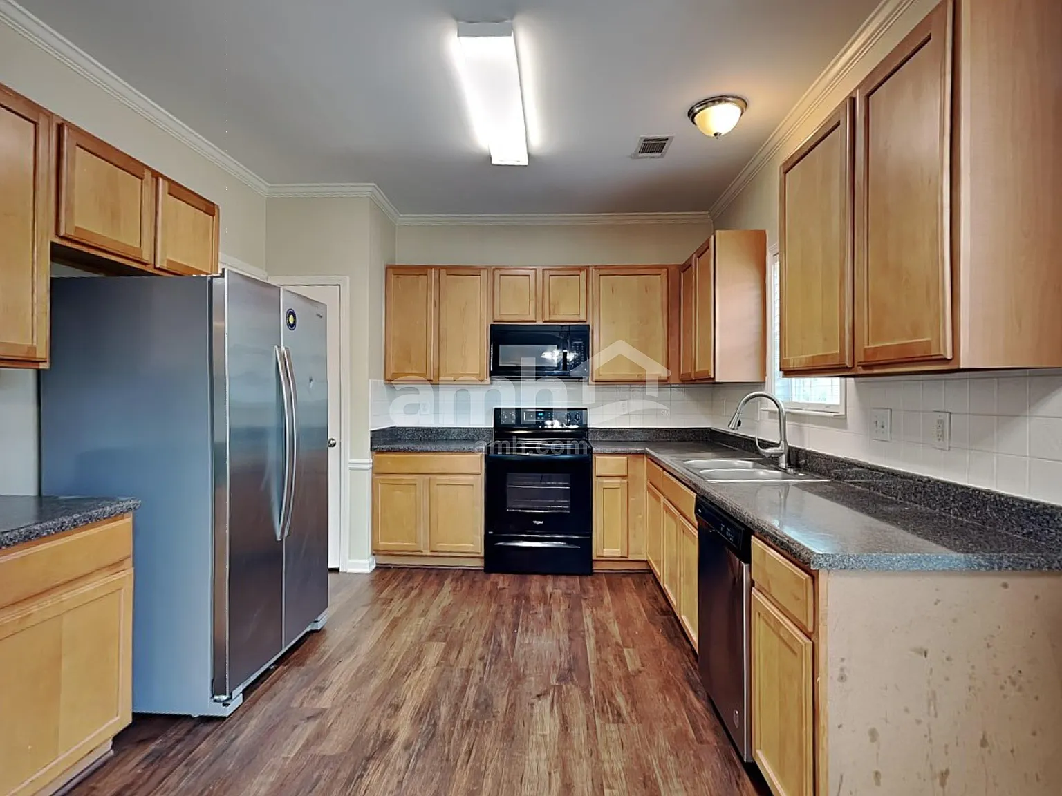 4 bed, 2.5 bath, 2296 sqft, $2,280 — Photo 4