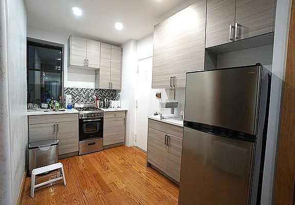 4th image of 263 E 10th St #5