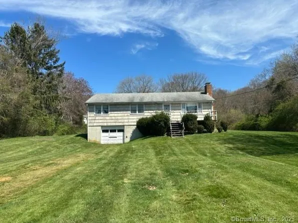 235 Shore Road, Waterford, CT 06385