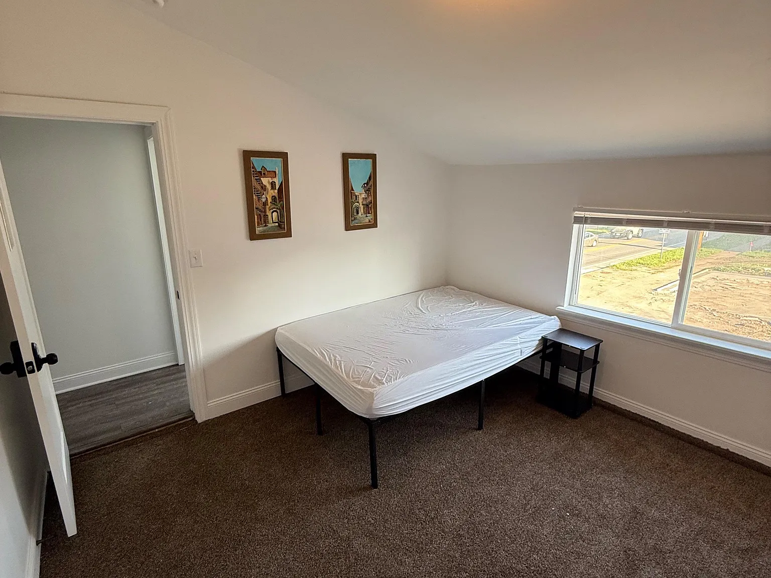 3 bed, 1.0 bath, 1600 sqft, $910 — Photo 1